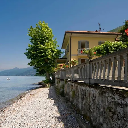 Villa Sleeps 8 *