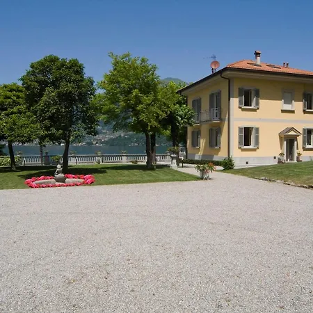 Sleeps 8 * Lezzeno